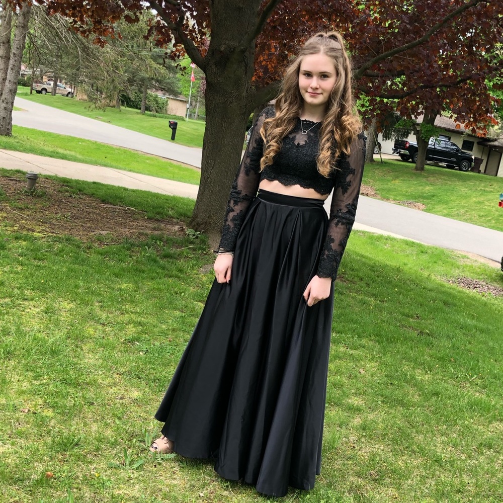 black 2 piece prom dress